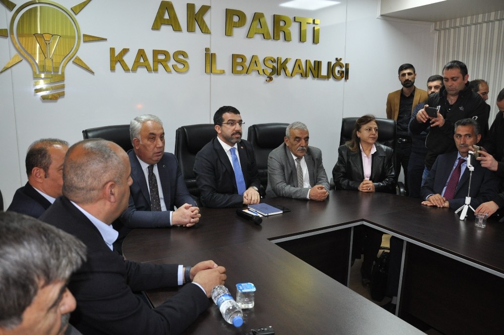 AK Parti Kars İl Başkanlığı’nda değerlendirme toplantısı yapıldı 