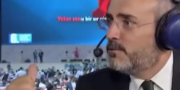 AK Parti kongresinde duygu dolu anlar! Canlı yayında şarkıya eşlik etti