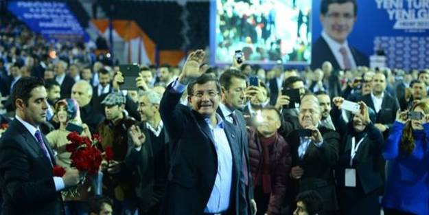 AK Parti kongresindeki bomba afişler