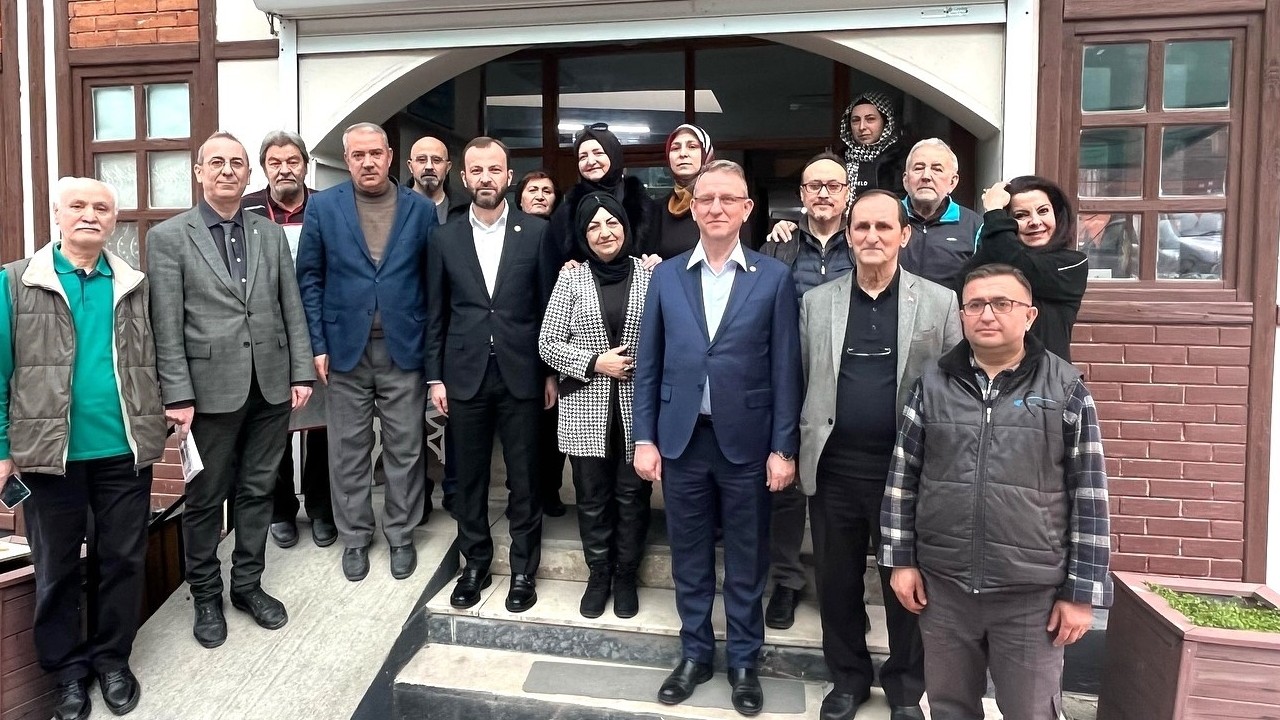 AK Parti Kütahya Milletvekilleri, sanatçılarla bir araya geldi