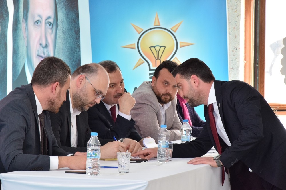 AK Parti Lapseki kongresinde Namık Ergin başkan seçildi 