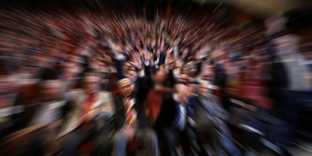 AK Parti'li isim Divan Kurulu Başkanlığından istifa etti