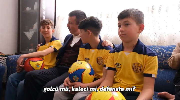 AK Parti Mamak Belediye Başkan adayından CHP'ye insanlık dersi: Iraklı Türkmen çocukları evinde ziyaret etti