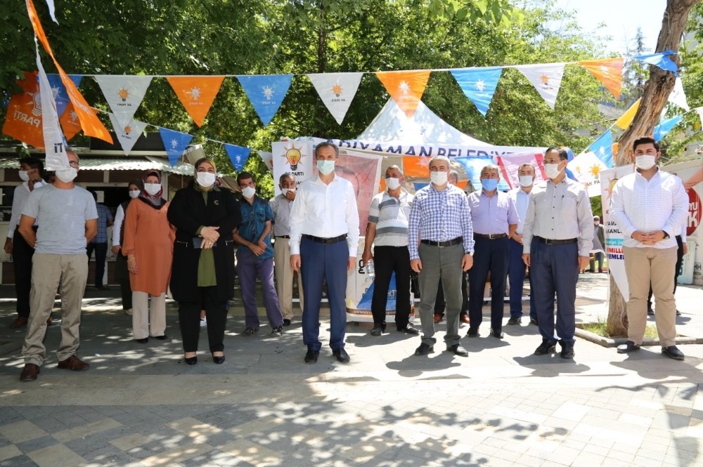 AK Parti merkez ilçe başkanlığı üye standı açtı 