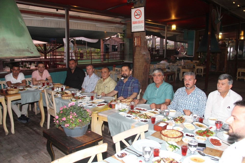 AK Parti Mezitli Teşkilatı son iftarda bir araya geldi 