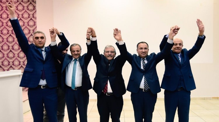 AK Parti-MHP-BBP ’evet’ pozu verdi
