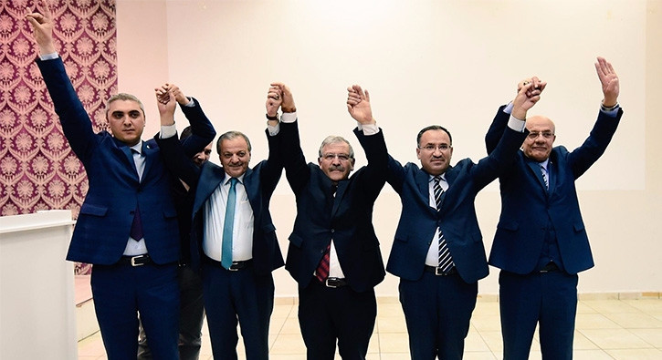 Dosta düşmana karşı beklenen poz geldi!