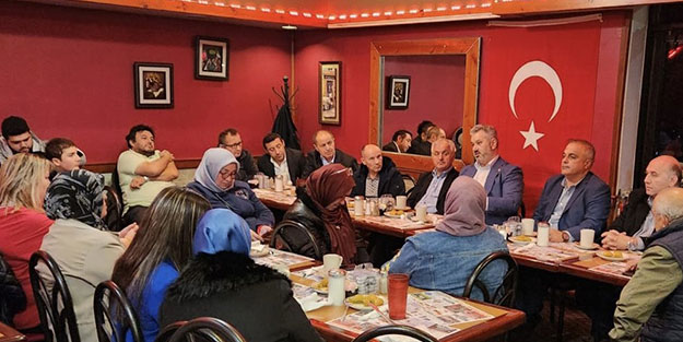 AK Parti Milletvekili Hasan Turan ABD'de Türk vatandaşlarıyla bir araya geldi