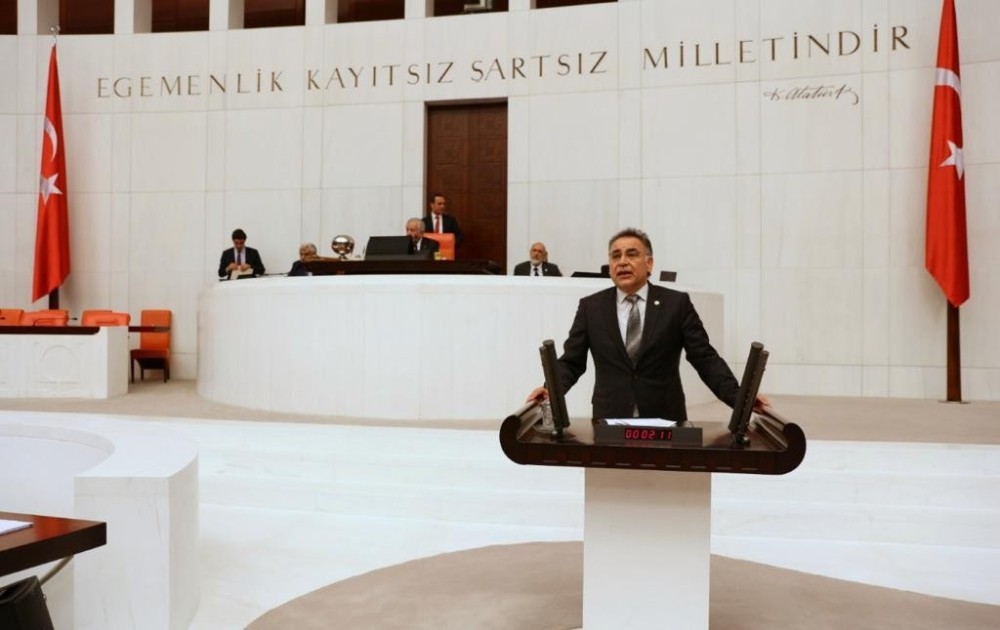 AK Parti Milletvekili Menekşe’den yeni yıl mesajı 