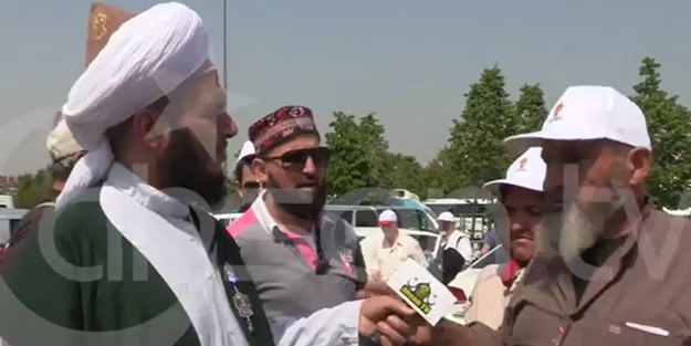 AK Parti mitingi öncesi vatandaşa soruldu: Makarna için mi geldiniz?