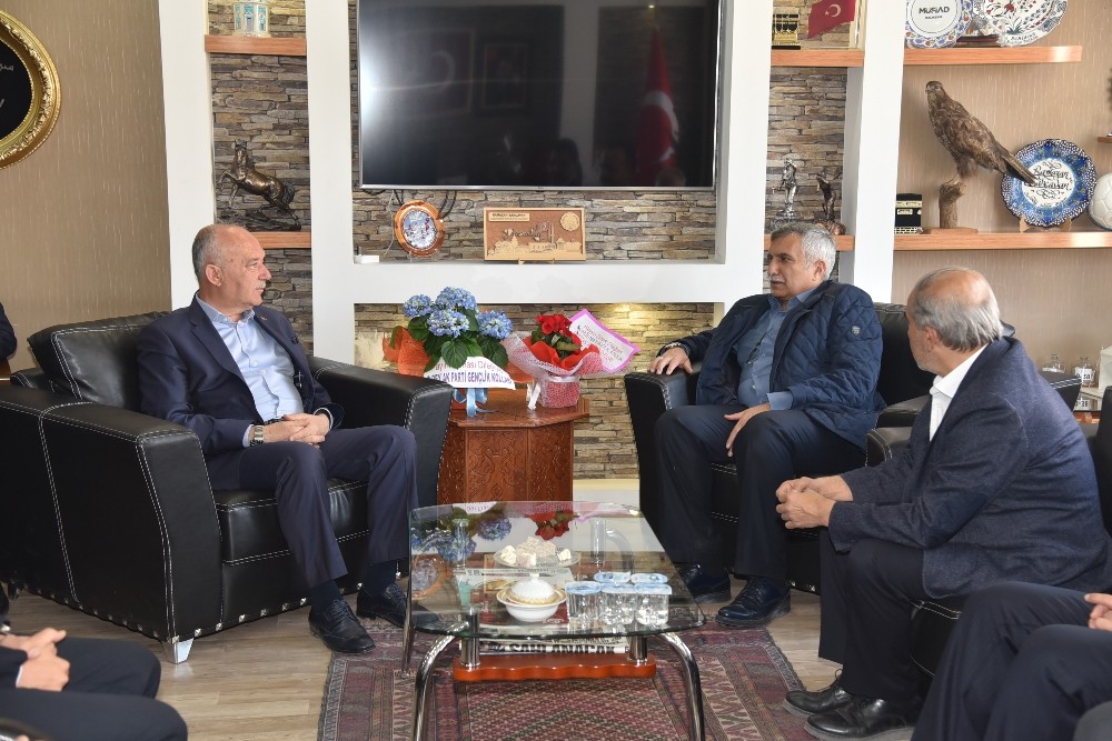 AK Parti MKYK Üyesi Subaşı Rekor Başkanı Tebrik Etti 