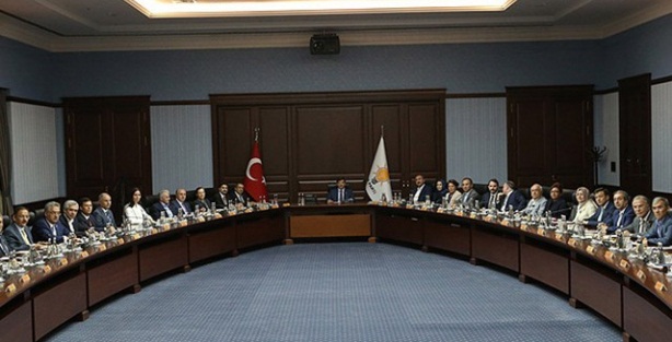 AK Parti MKYK'da çoğunluğu hukukçular oluşturdu