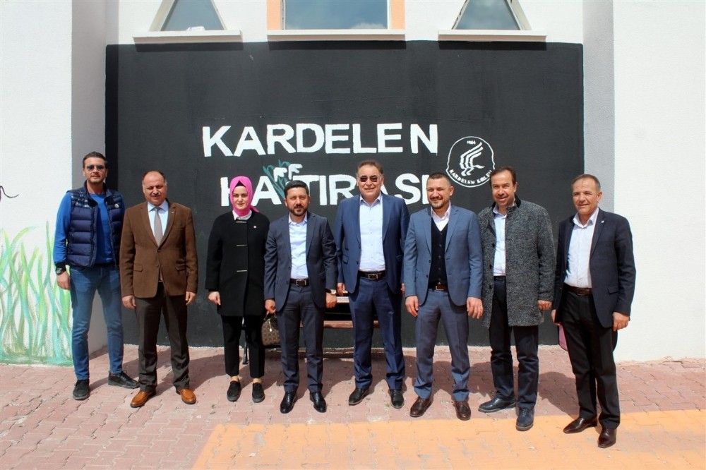 AK Parti Nevşehir Belediye Başkan adayı Arı, Kardelen Koleji’ni ziyaret etti 