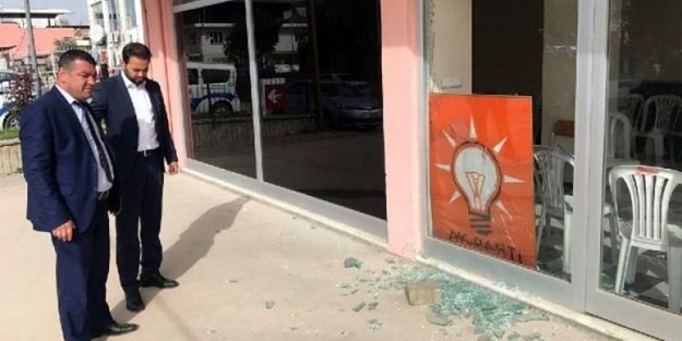 AK Parti ofisine taşlı saldırı