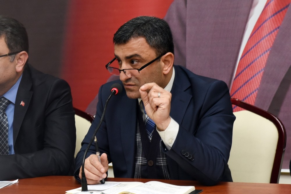 AK Parti Ortahisar İlçe Başkanı Temel Altunbaş mahalle başkanlarıyla toplandı 