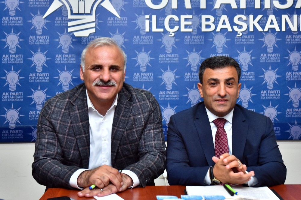 AK Parti Ortahisar İlçe Başkanlığı’nı ziyaret eden Zorluoğlu projelerini anlattı 