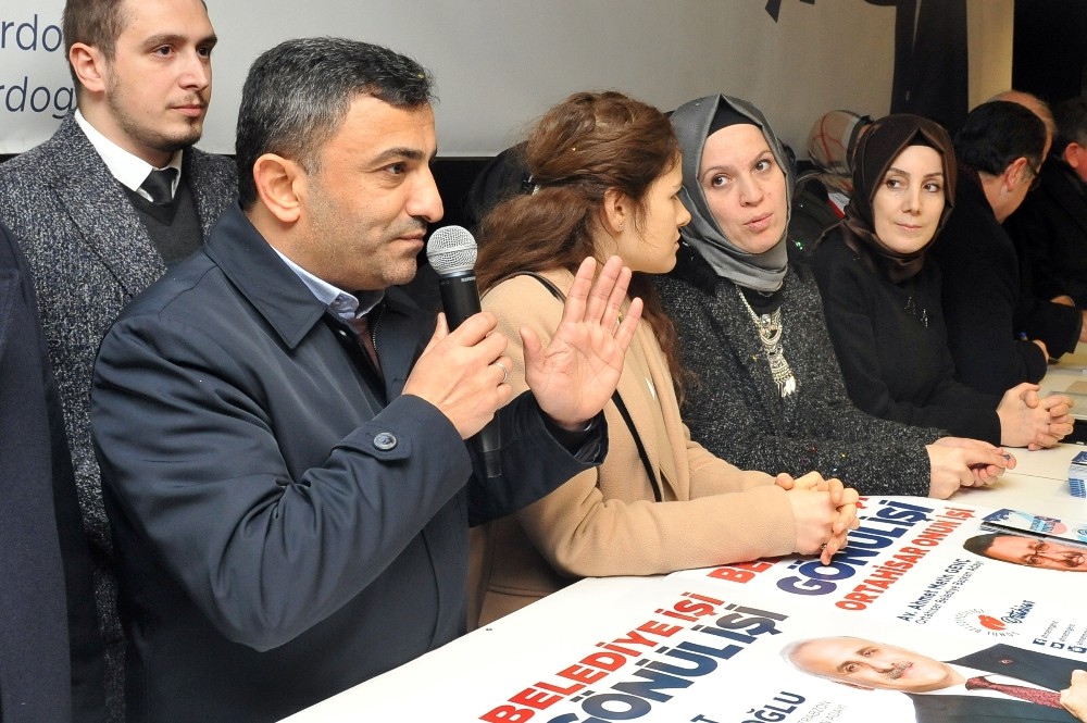 AK Parti Ortahisar Seçim Koordinasyon Merkezi yoğun kalabalığın katılımıyla gerçekleşti 