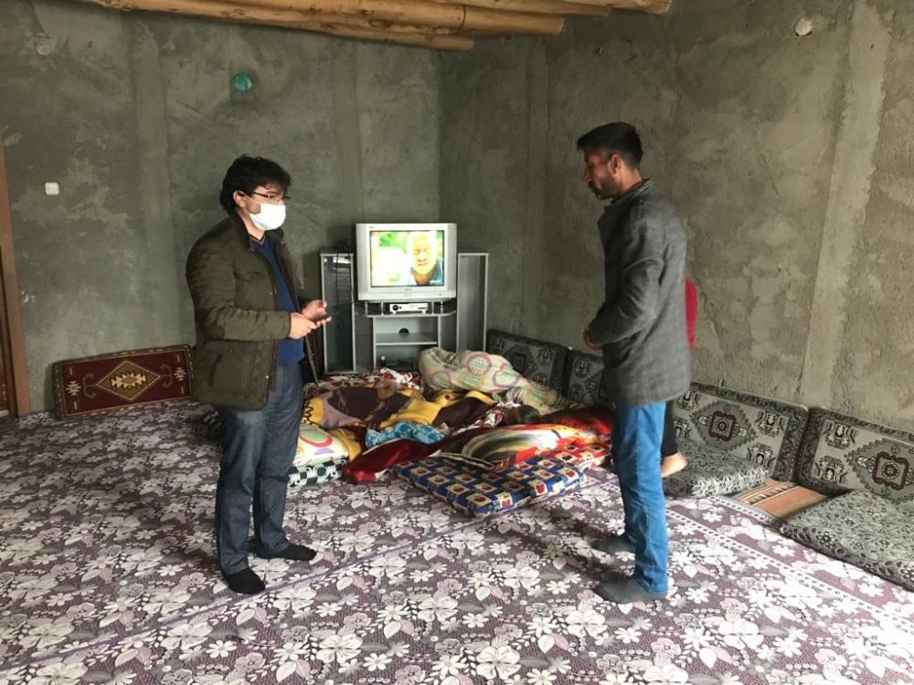 Ak Parti Patnos İlçe Başkanı Tekin Dinç, ihtiyaç sahibi aileleri ziyaret ediyor 