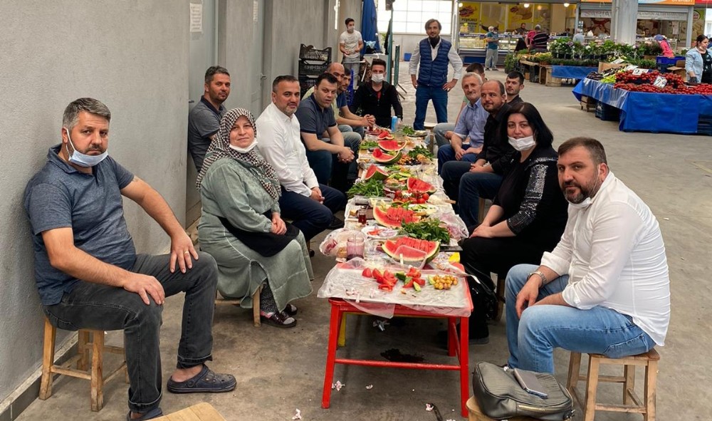 Ak Parti pazarcı esnafının sorunlarını dinledi 