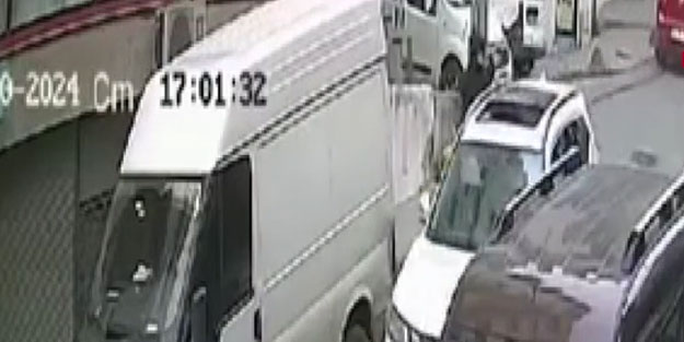 AK Parti programında silahlı saldırı anı görüntülendi! Uzun namlulu silah kullandılar