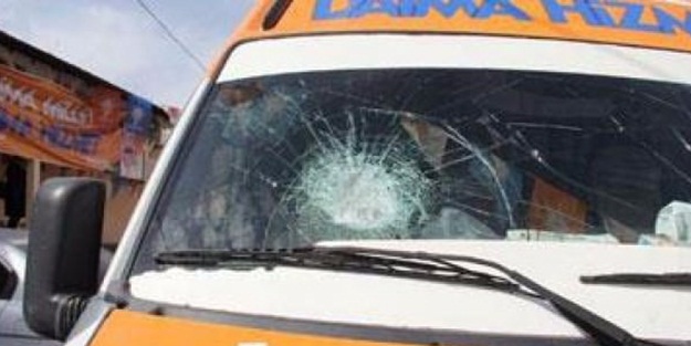 AK Parti seçim aracına saldırı