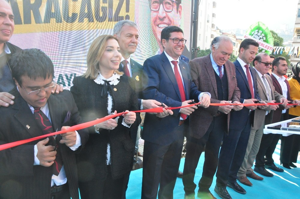 AK Parti seçim bürosu törenle açıldı 