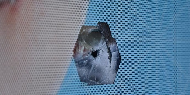 AK Parti seçim minibüsüne saldırı