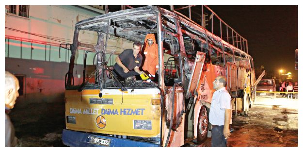 AK Parti seçim otobüsü yakıldı