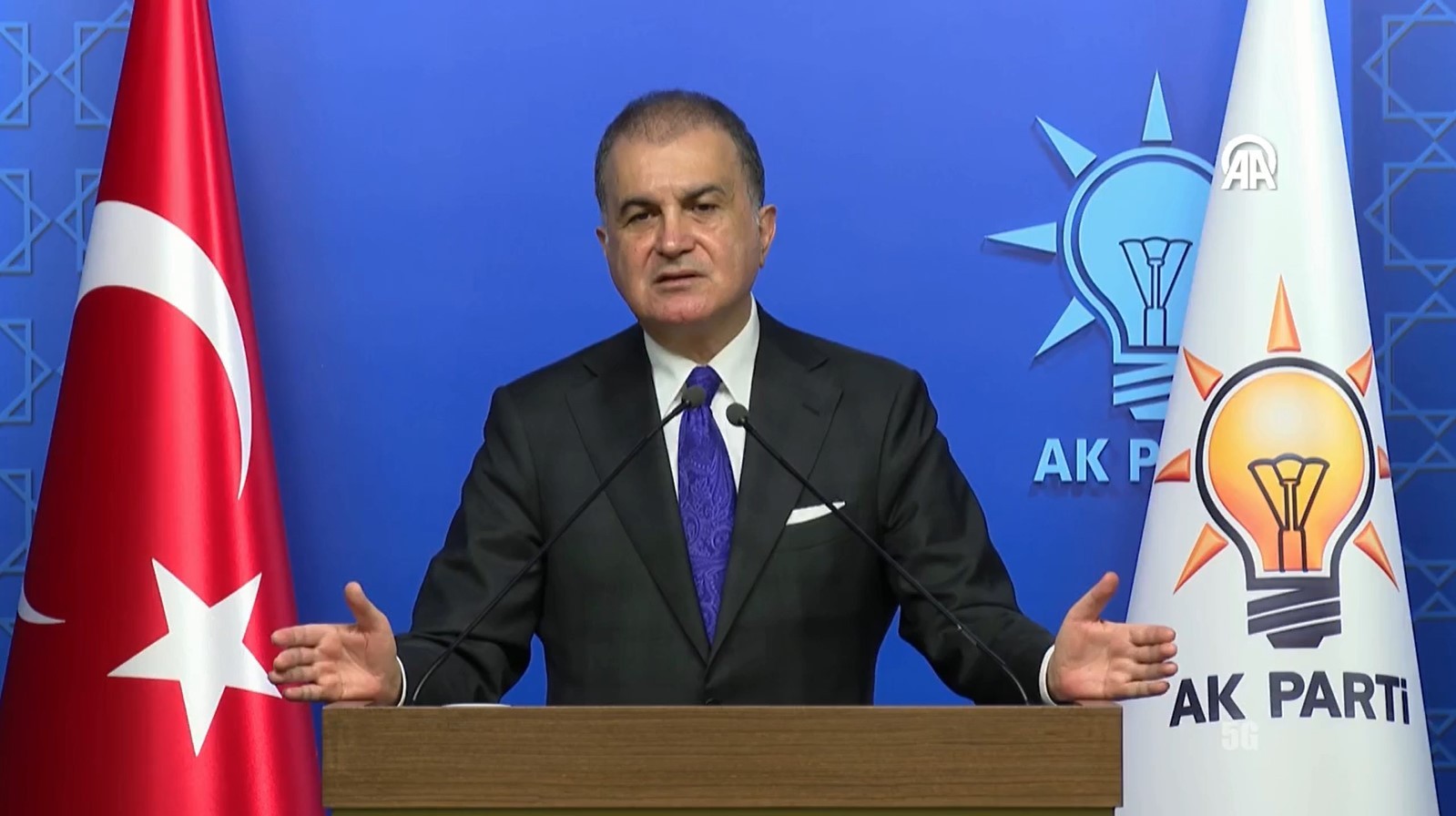 AK Parti Sözcüsü Ömer Çelik açıklama yapıyor