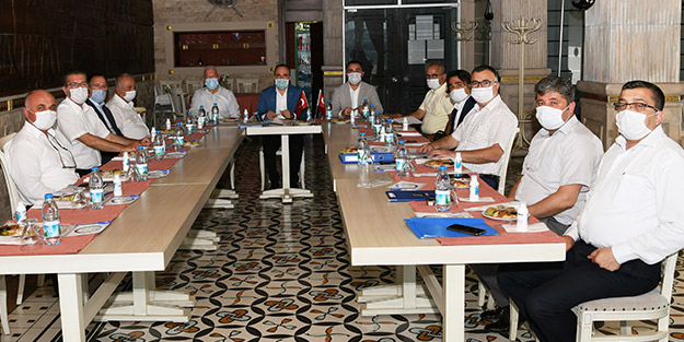 AK Partili isim CHP'li belediye başkanlarıyla bir araya geldi