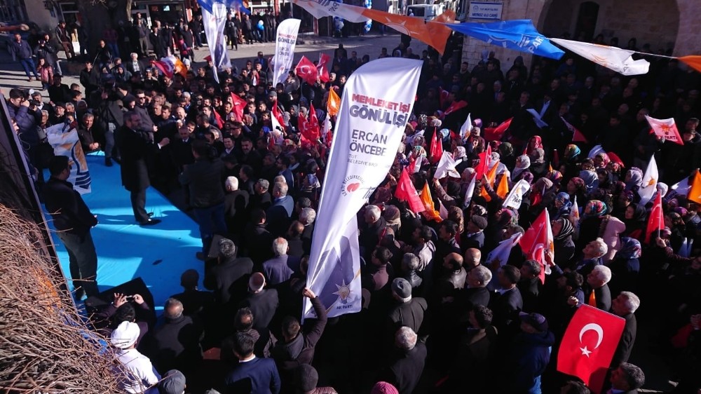 AK Parti Tut İlçesinde miting gibi açılış yaptı 