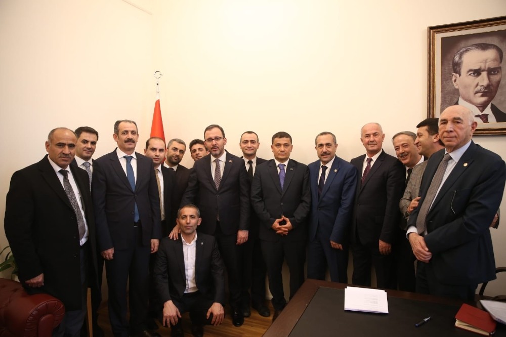 AK Parti Van milletvekilleri Kartal ile Arvas, TBMM’de Van’ın ilçe belediye başkanları ile bir araya geldi 