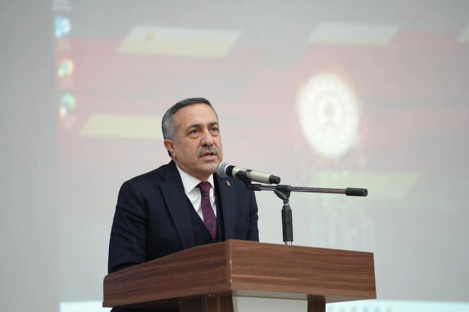 AK Parti Van Türkiye ortalamasının üzerinde büyüdü