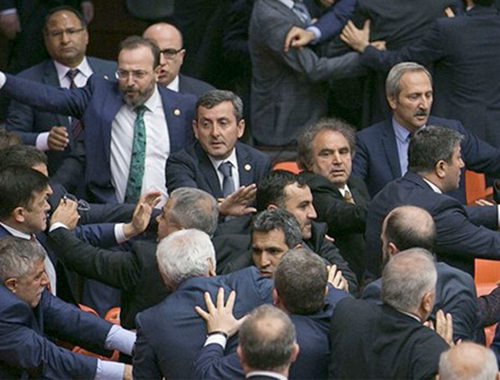 AK Parti ve HDP'li vekiller birbirine girdi