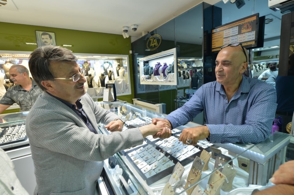 AK Parti yönetiminden esnafa bayram ziyareti 