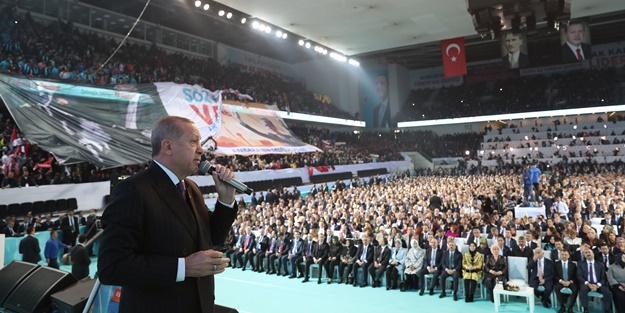 Yerel seçim için AK Parti'den 817 yeni isim aday oldu