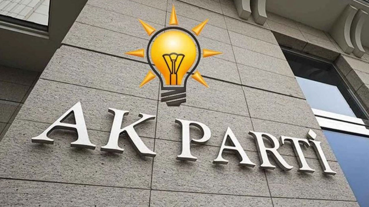AK Parti’de bayrak değişimi: 3 isim istifa etti