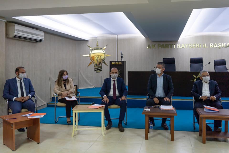 AK Parti’de ilçe başkanları ile istişare toplantısı 