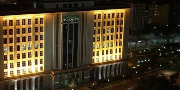 AK Parti'de kritik toplandı başladı