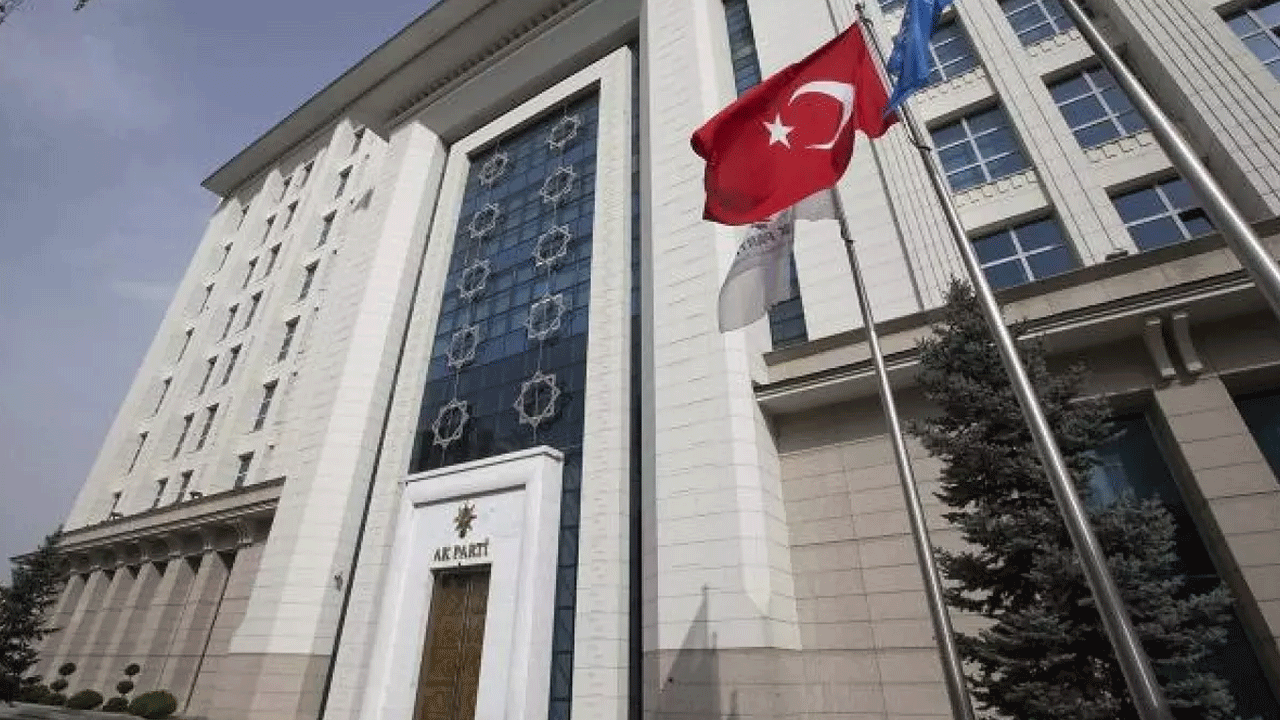 AK Parti'de kritik toplantı