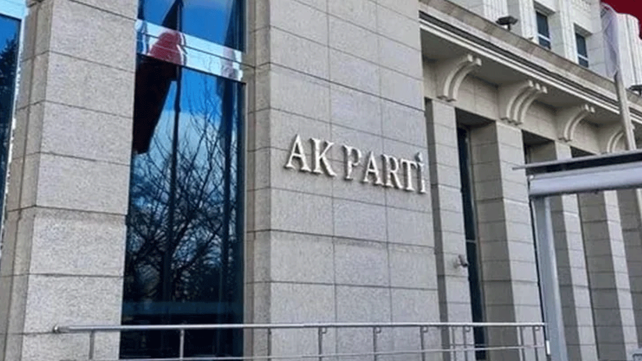 AK Parti'de önemli gelişme: İstanbul'da üç ilçe başkanı görevden alındı