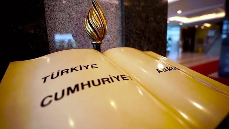 AK Parti’de yeni anayasa hazırlığı! Komisyonda hangi isimler var?