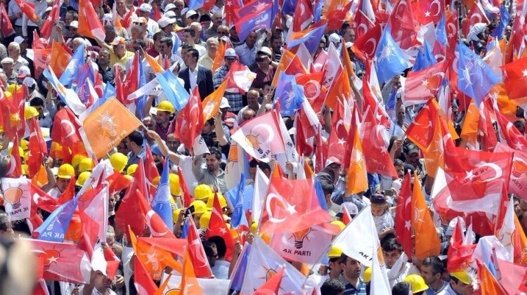 AK Parti Sözcüsü Ünal gazetecilerle bir araya geldi