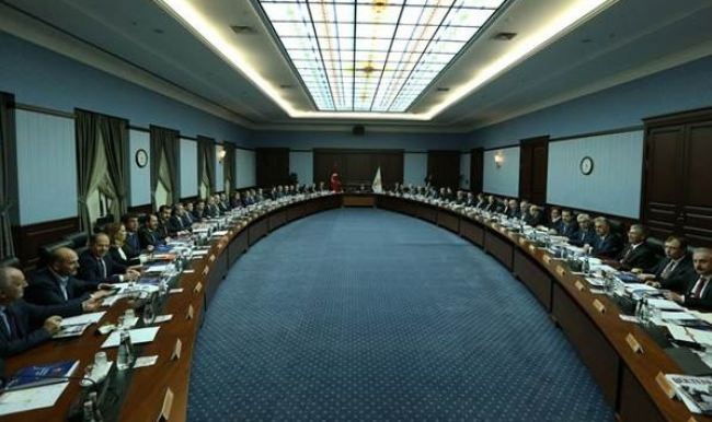 Ak Parti'den anayasa kararı
