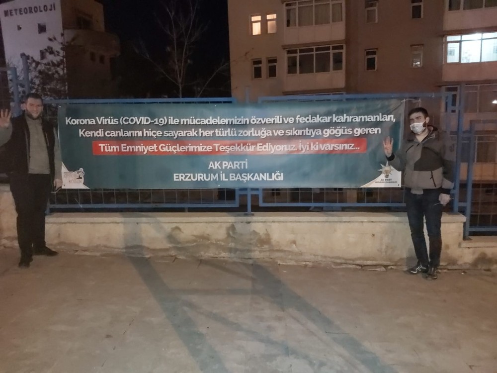 Ak Parti’den anlamlı pankart 