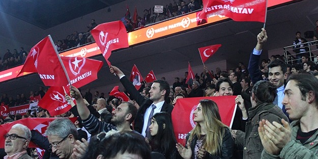 AK Parti'den ayrılıp Vatan Partisi'ne geçti ve...