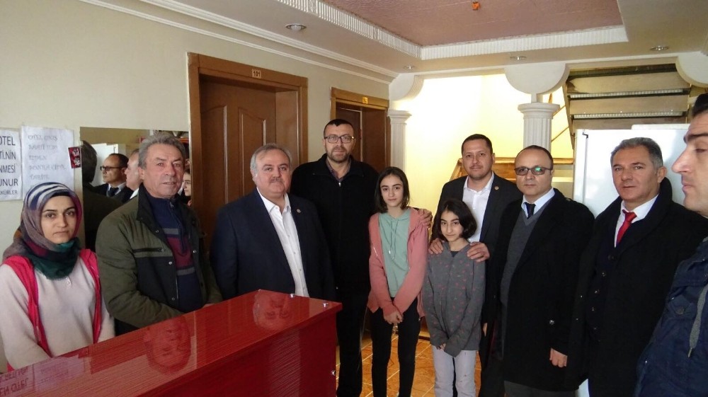AK Parti’den darp edilen otel işletmecisine gençmiş olsun ziyareti 