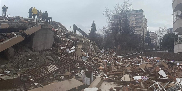 AK Parti'den deprem açıklaması: Bütün imkanlar seferber edildi