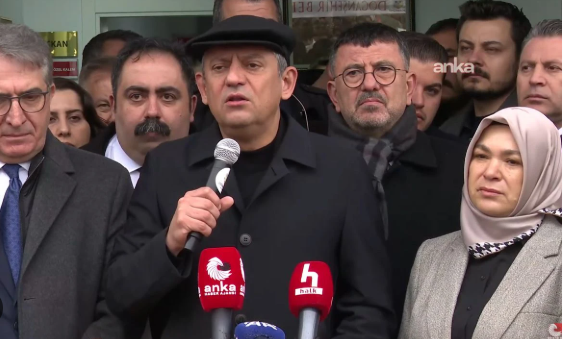 AK Parti'den "Deprem turisti" Özgür Özel'e tokat gibi cevap