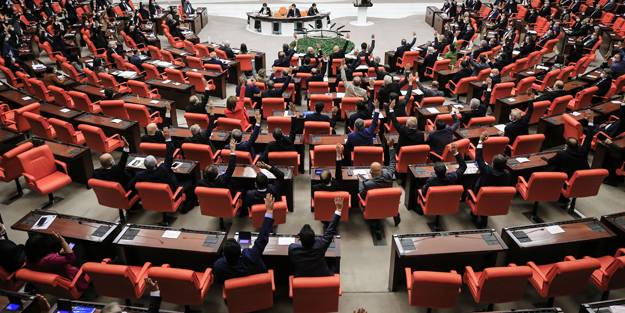 AK Parti'den emekli milletvekillerine zam açıklaması